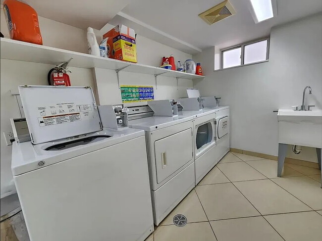 Photo - "Charming 1-Bedroom Haven with Hardwood Elegance in Queens - 800 Sq Ft of Comfort!" Apartment