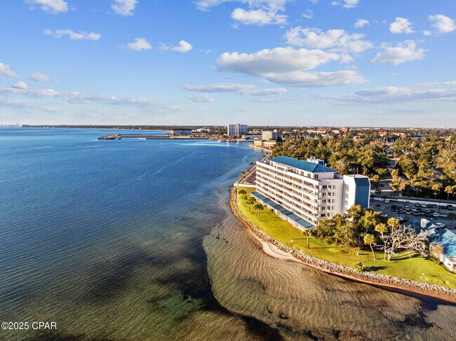 Foto del edificio - 100 Cherry St