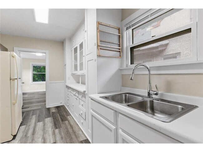 Foto del edificio - 2512 Dupont Ave S