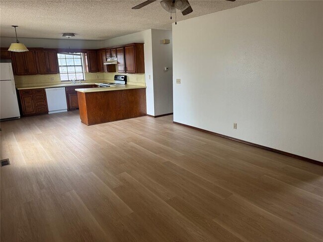 Foto del edificio - 1338 N Washington Ave