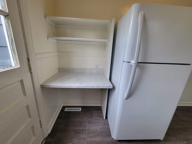 Building Photo - 3 Bedroom / 1 Bath Rental on Fourqurean