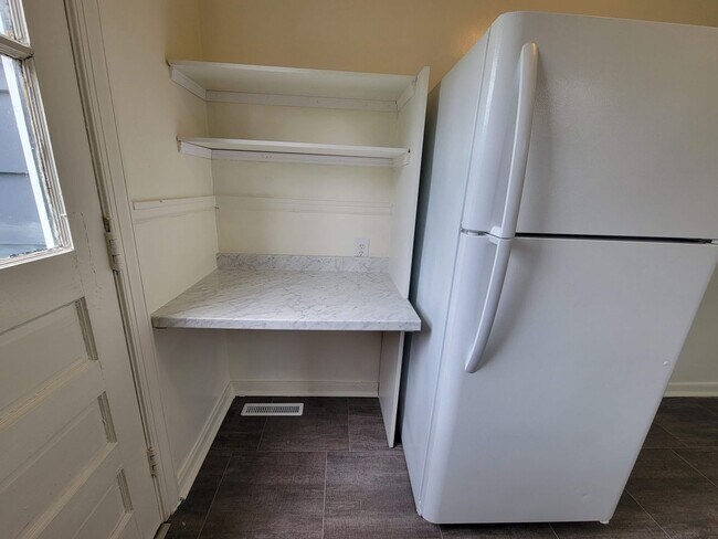 Foto del edificio - 3 Bedroom / 1 Bath Rental on Fourqurean