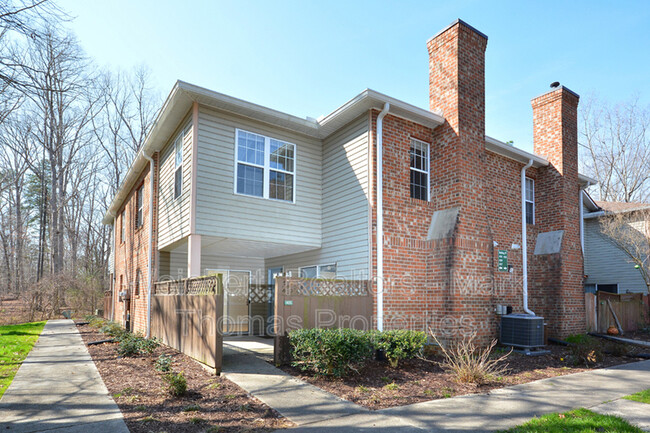 Foto del edificio - 425 Summerwalk Cir