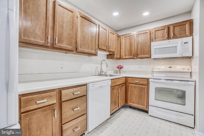 Building Photo - 4102 Chardel Rd