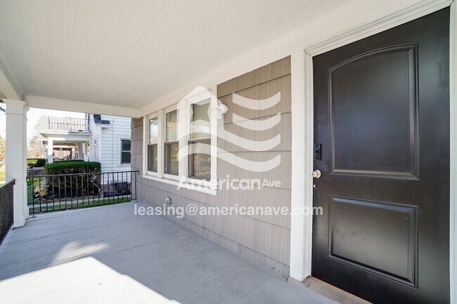 Foto del edificio - 737 Hampton Ave