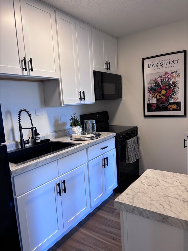 Interior Photo - Overlook on 100