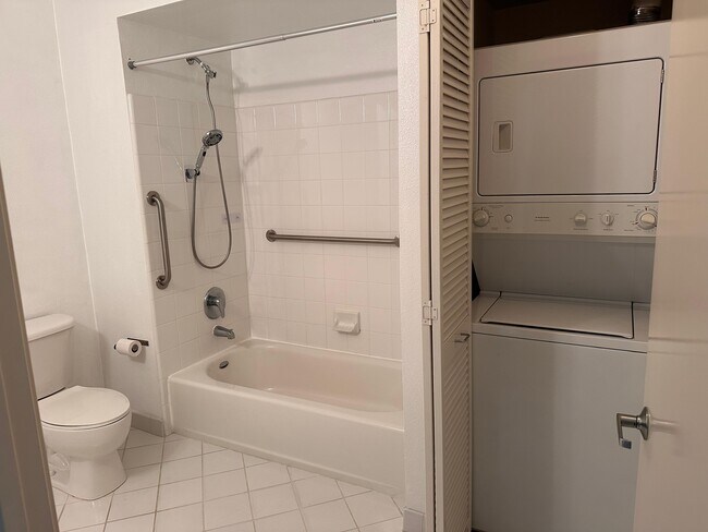 Building Photo - 8300 Oceanview Ter