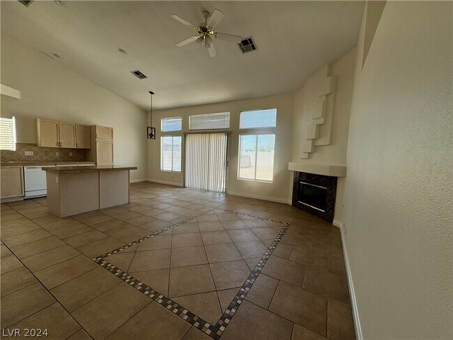 Foto del edificio - 4811 Carefree Dr
