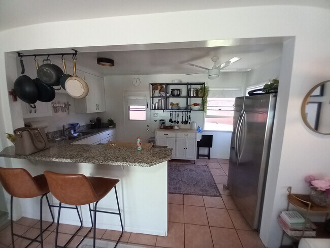 Foto del edificio - 12516 Short Ave