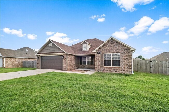 Building Photo - 611 Lasso Ln
