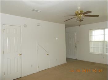 Building Photo - 705 S Amy Ln