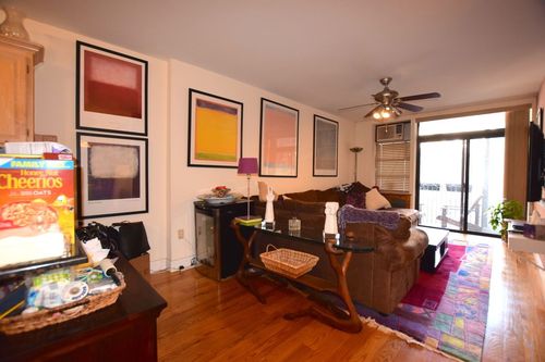 Foto del edificio - 319 W 101st St