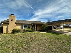 Building Photo - 303 NW 31st St