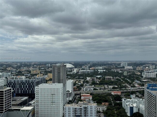 Foto del edificio - 851 NE 1st Ave