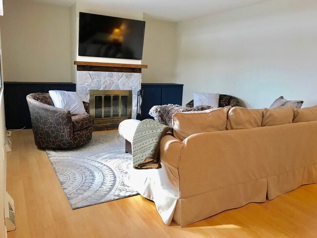 Building Photo - 16210 W Coachlight Dr