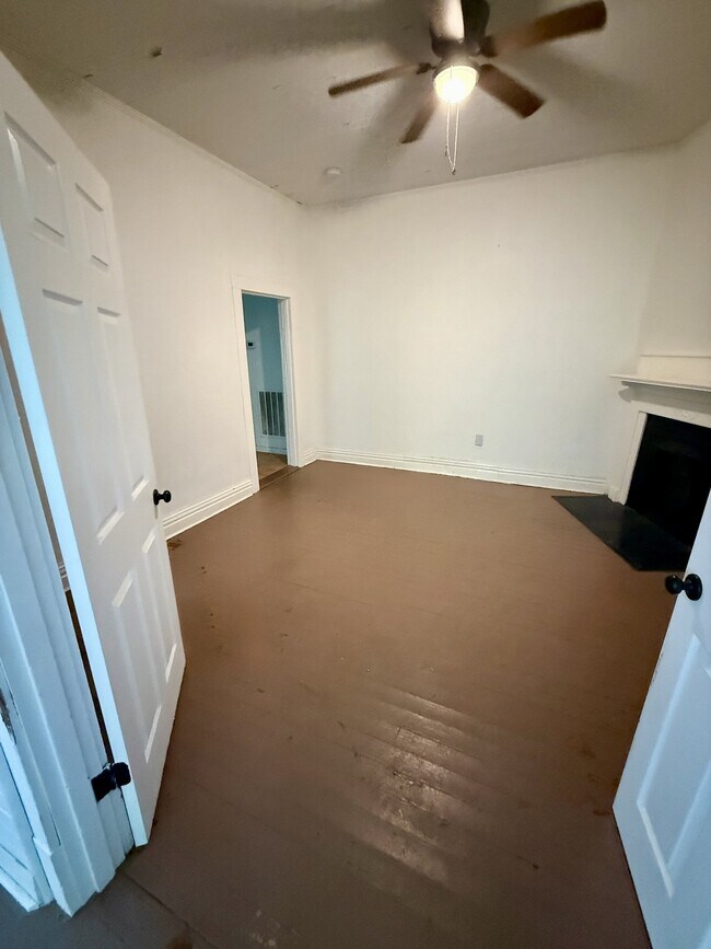 Photo - 839 N Spring St Apartment