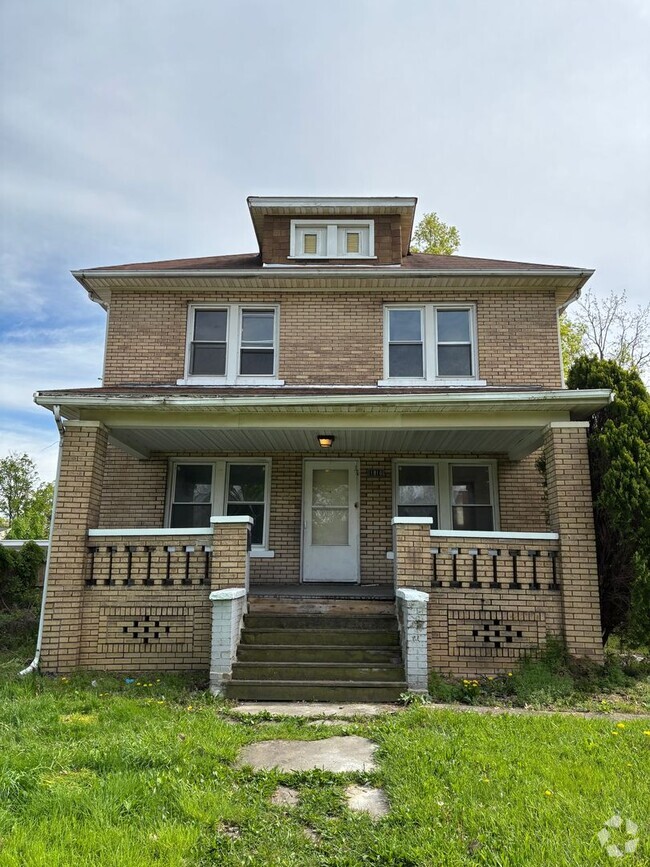 Building Photo - 1816 E 34th St