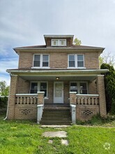 Building Photo - 1816 E 34th St
