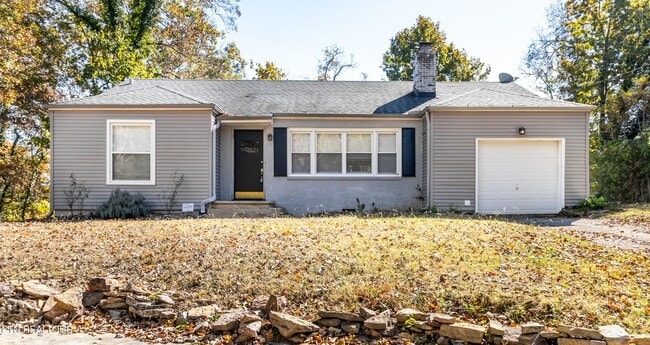 Photo - 602 Lookout Ct SE House