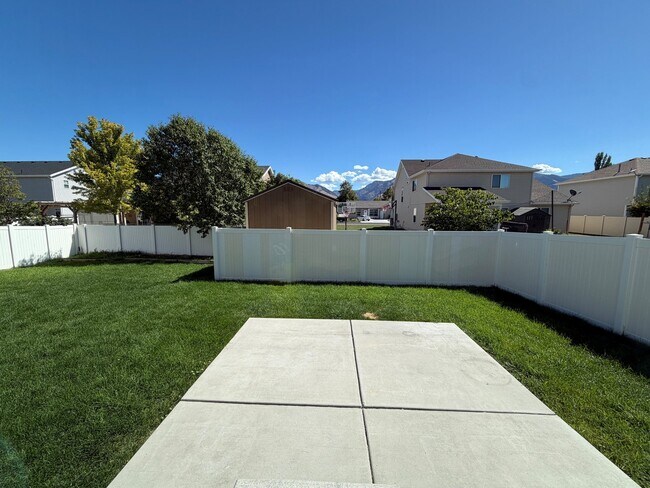 Building Photo - 848 N 440 W