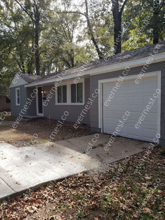 Building Photo - 261 S Sunset Terrace