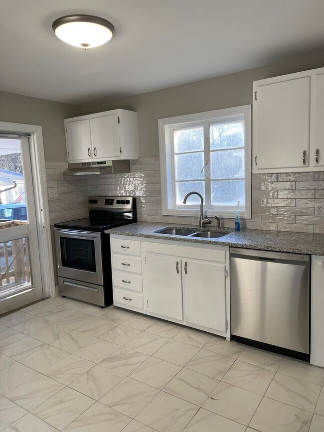 Foto del edificio - Adorable 3 Bedroom Off United Street