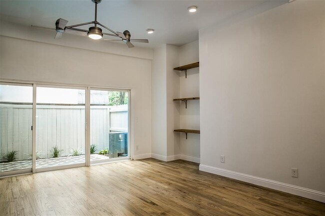 Building Photo - 4110 Travis St