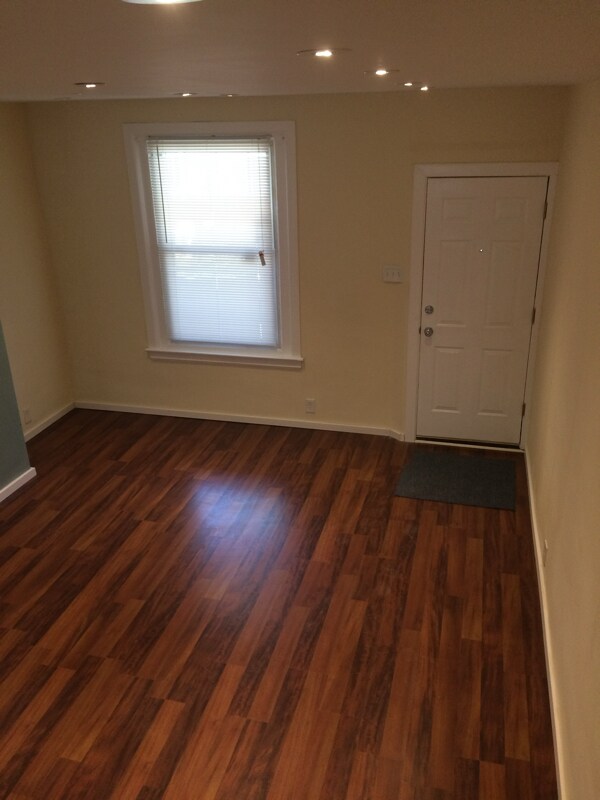 Foto del edificio - 6446 Glenmore Ave