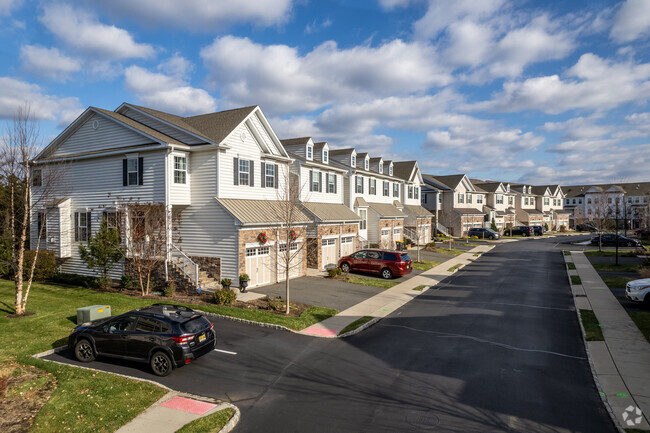 Building Photo - Montgomery Ridge