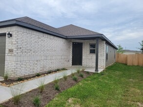 Building Photo - 14930 Dane Ct