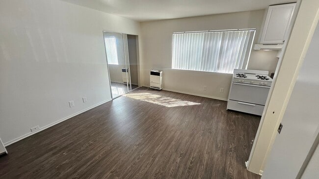 Photo - 1750 S Longwood Ave Apartment