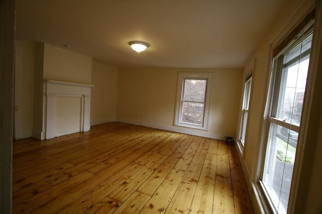 Primary Photo - 106 Hone St