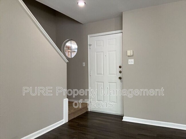 Building Photo - 1594 Parkfield Cir