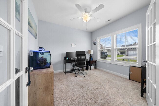 Foto del edificio - 74 W Weatherbee Wy