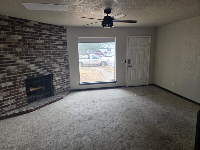 Foto del edificio - 1325 Eastgate Dr