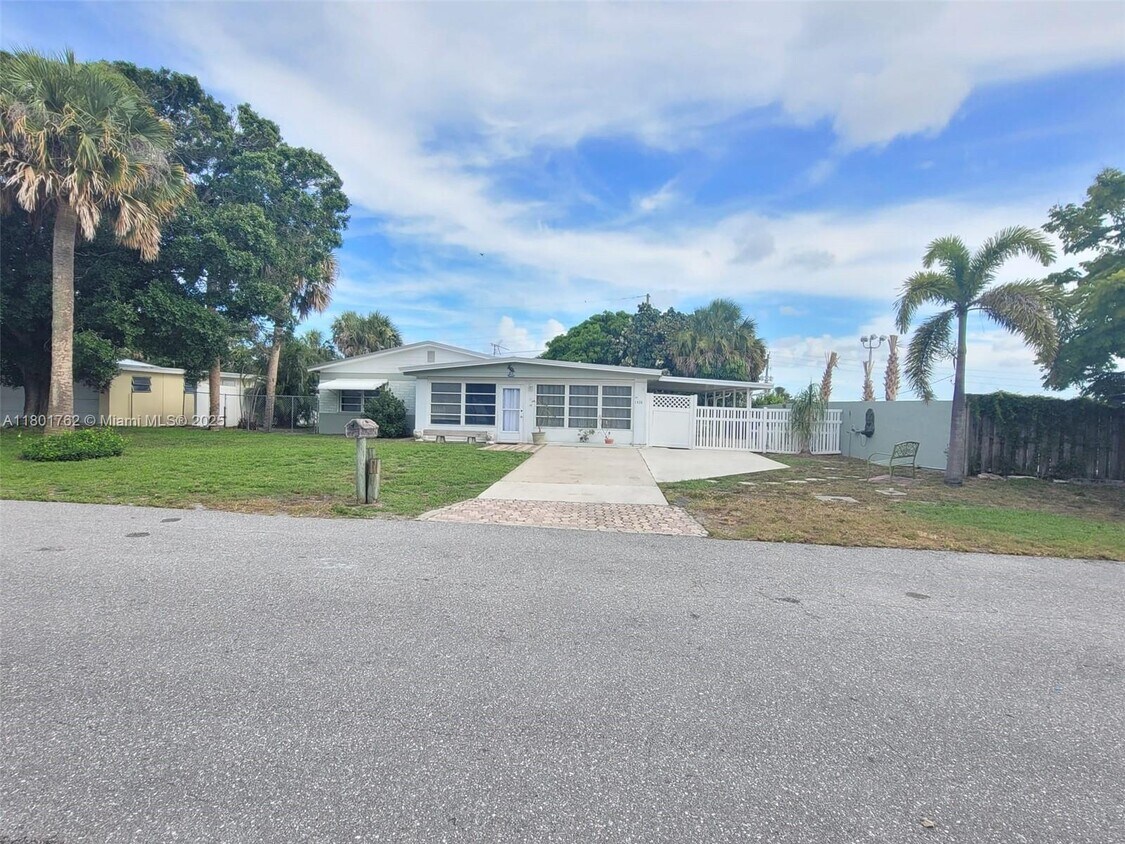 Foto principal - 1624 NE Orion St