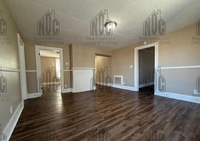 Building Photo - 136 E Allen St