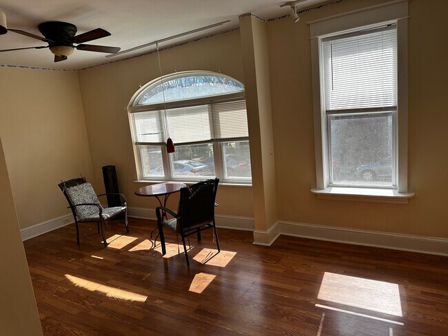 Foto del edificio - 1315 Park Rd NW