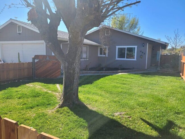 Foto del edificio - 685 Las Tablas Rd