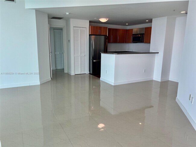 Foto del edificio - 300 S Biscayne Blvd