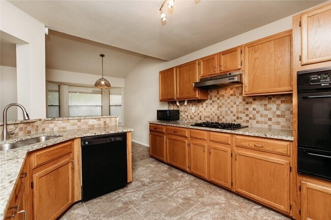 Building Photo - 3/2 Close to ACC, IH35, Parks and More.