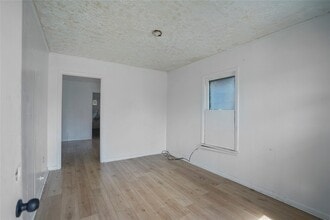 Building Photo - 3003 Amboy St