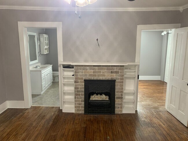 Building Photo - THREE BEDROOM HOME IN NEW BERLIN
