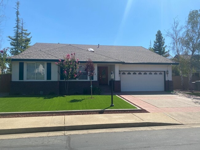 Foto del edificio - Beautiful Lakefront Home in the Vineyard! ...