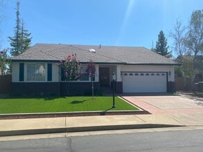 Building Photo - 381 Bountiful Path