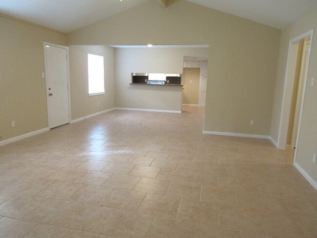 Building Photo - 714 Cherry Valley Dr
