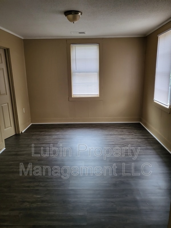 Building Photo - 1527 Cella St