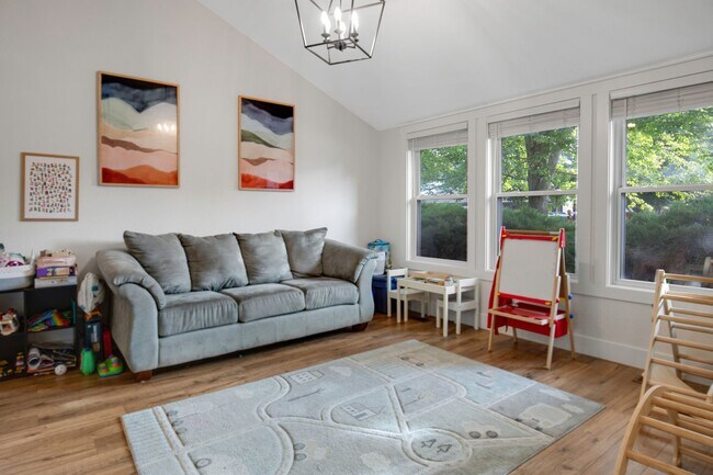 Building Photo - Beautiful 4-Bed, 3-Bath Southeast Boise Ho...