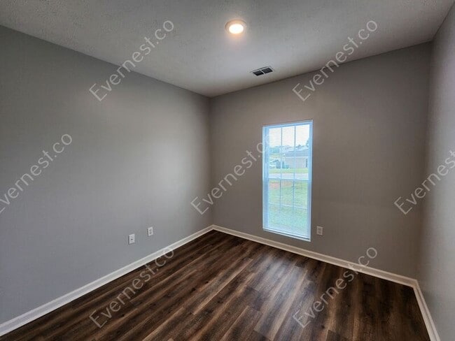 Building Photo - 476 Dove Way