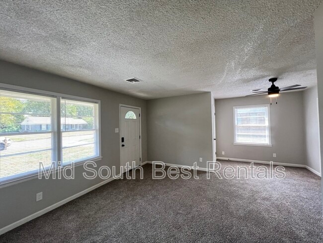 Building Photo - 4803 Hodge Rd